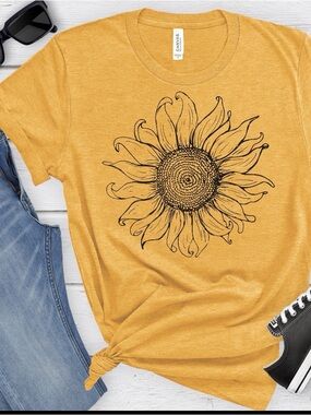 🌻 Women’s Sunflower Graphic Tee – Size Medium
